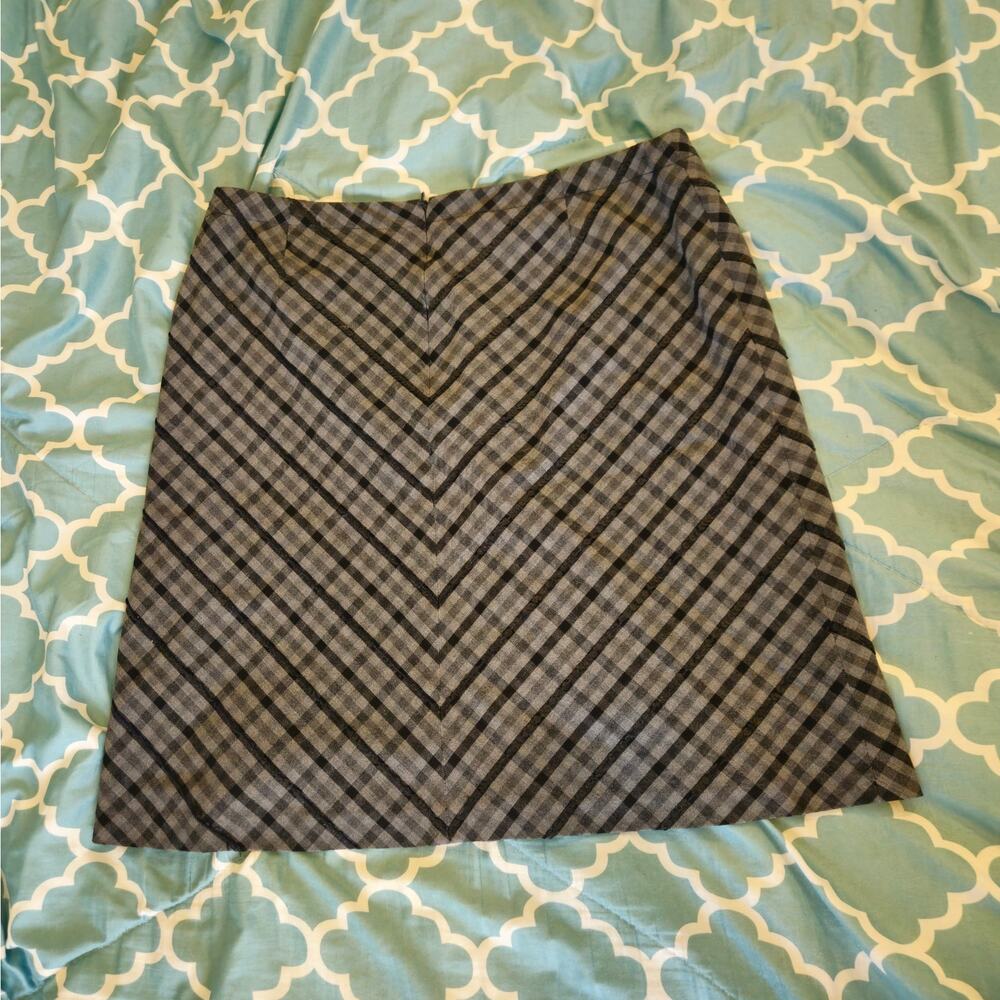 Nine West Black Gray Plaid Skirt Size 12 Chevron Pattern Sequin - Picture 6 of 6